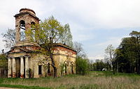 Rode heuvels.  Elias-kerk