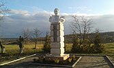 Monument til E.O.  Mukhina i landsbyen Zarozhnoye.