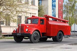 Camión de bomberos basado en MAZ-200 en el desfile de Barnaul, 2016