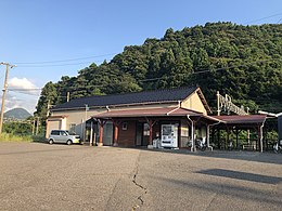 梶 屋 敷 駅 駅 舎 .jpg