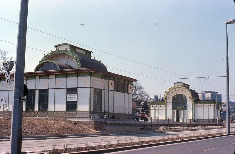 File:037L19000478 Stadt, Karlsplatz, links Otto Wagner Station.jpg