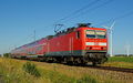 Baureihe 143 841 mit Doppelstockwagen vom Typ DBuza (S-Bahn Rostock)