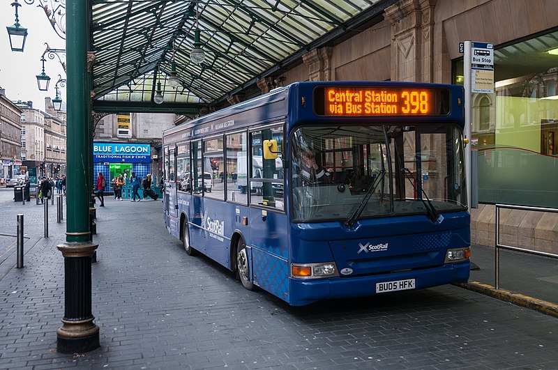 File:17-11-14-Bus-Glasgow RR70067.jpg