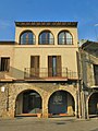 Casa a la plaça de Sant Pere, 10 (Sant Cugat del Vallès)