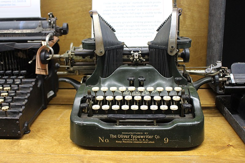 File:1915 Oliver Typewriter Model Number 9, Tallahassee Automobile Museum.jpg