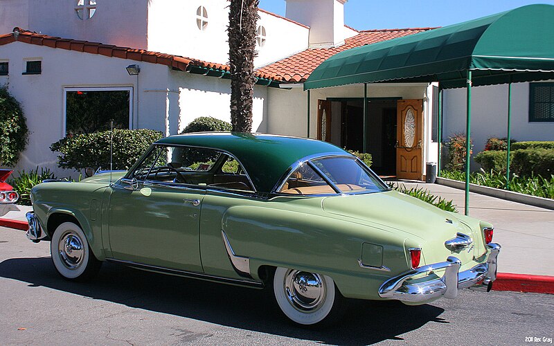 File:1952 Studebaker Commander Starliner Hardtop Coupe - rvl (5446952843).jpg