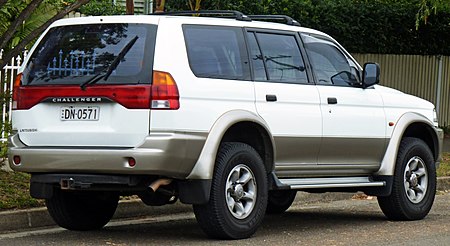 1998-2000 Mitsubishi Challenger (PA) wagon 03.jpg