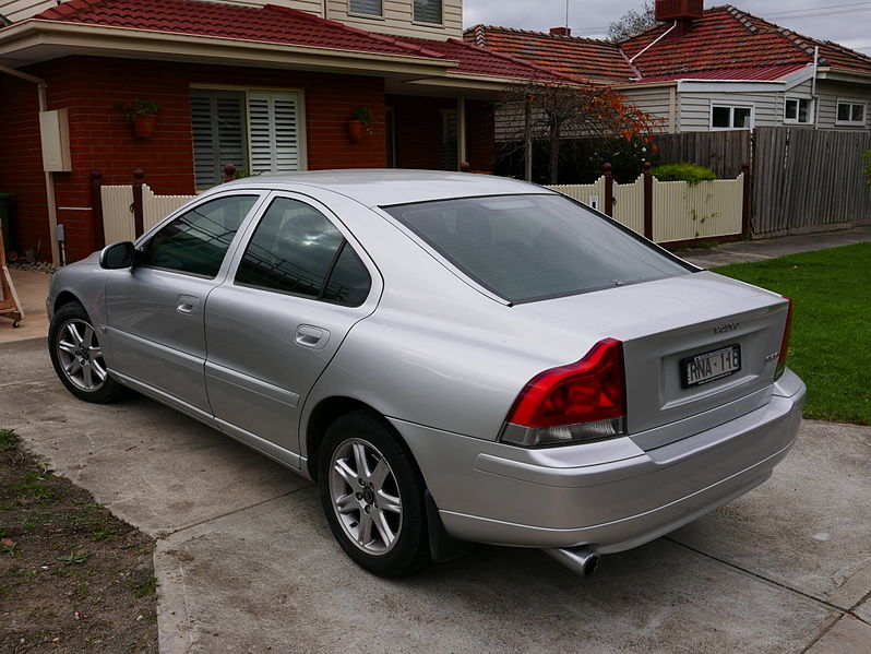 File:2002 Volvo S60 sedan (2015-05-29) 02.jpg