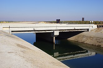 2013, California 46 Bridge over Friant-Kern Canal, Central Valley Project Irrigation System - panoramio 2013, California 46 Bridge over Friant-Kern Canal, Central Valley Project Irrigation System - panoramio.jpg