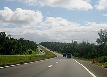 A rodovia STAR que liga o Município de Santo Tomas à cidade de Batangas