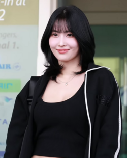 Momo Hirai - Wikipedia