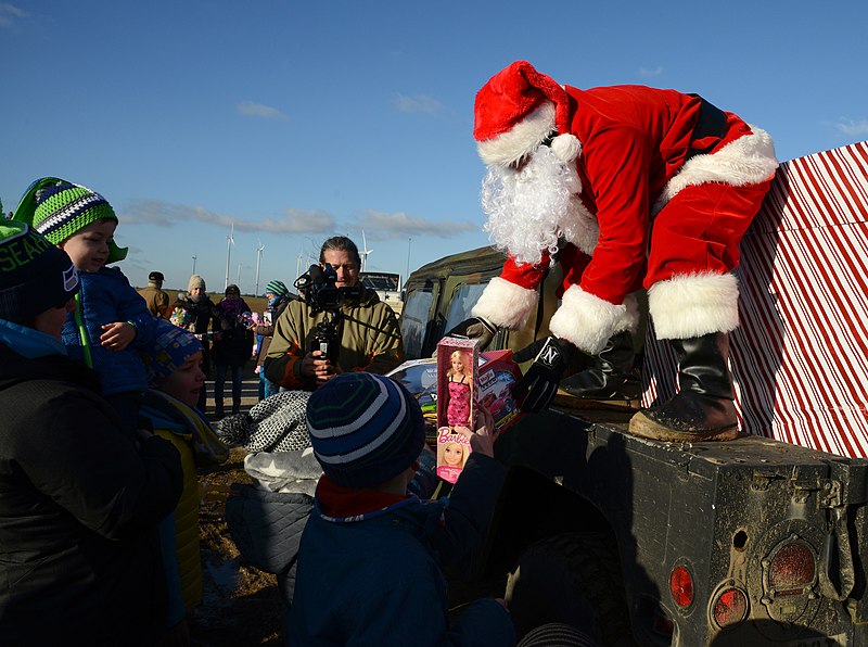 File:5th QM Theater Aerial Delivery Company Toy Drop Jump 161128-A-PB921-152.jpg