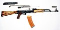 AK-74'ün mekanizması ve alevgizleyeni sökük iken görünümü.