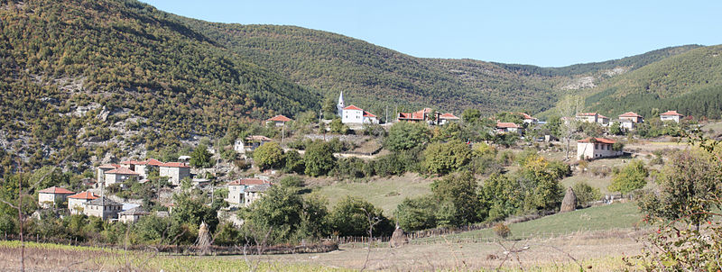 File:A village near Dathdovnitsa 2011 PD 14.jpg