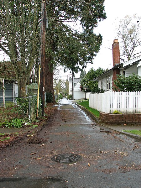 File:Alley Salem Oregon.jpg