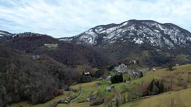 Vue panoramique du village d'Alos