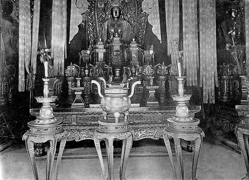 File:Altar im Lamatempel I.jpg