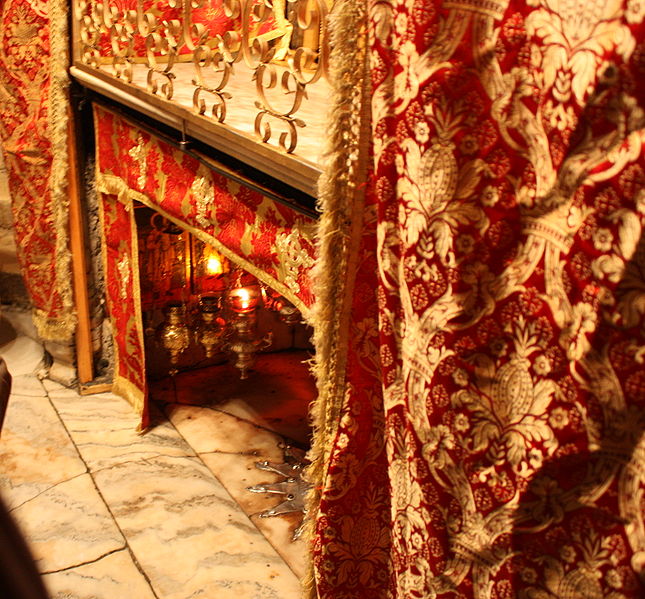 File:Altar in the Grotto of the Nativity 2010.jpg