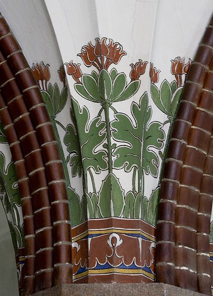 File:Atusz w Słupsku - I piętro, Motywy roślinne na kolumnach MG 4631 865x1200.jpg