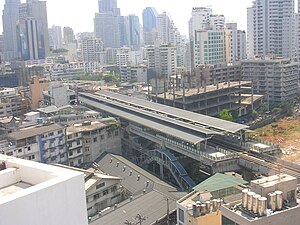 Station de métro aérien BTS Nana.jpg