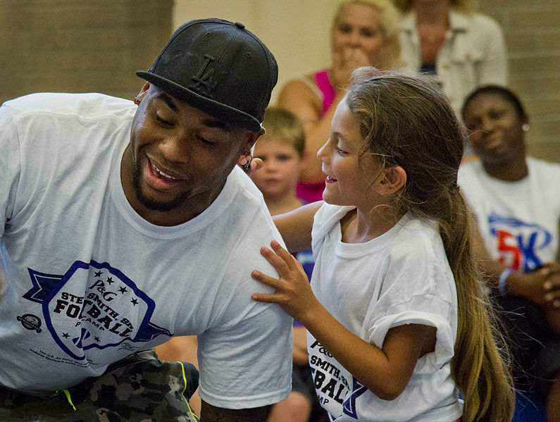 File:Baltimore Ravens wide receiver hosts youth football camp 150623-F-OC707-014.jpg