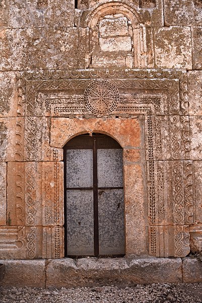 File:Baptistery, Bashmishli (باشمشلي), Syria - West façade doorway - PHBZ024 2016 4337 - Dumbarton Oaks.jpg