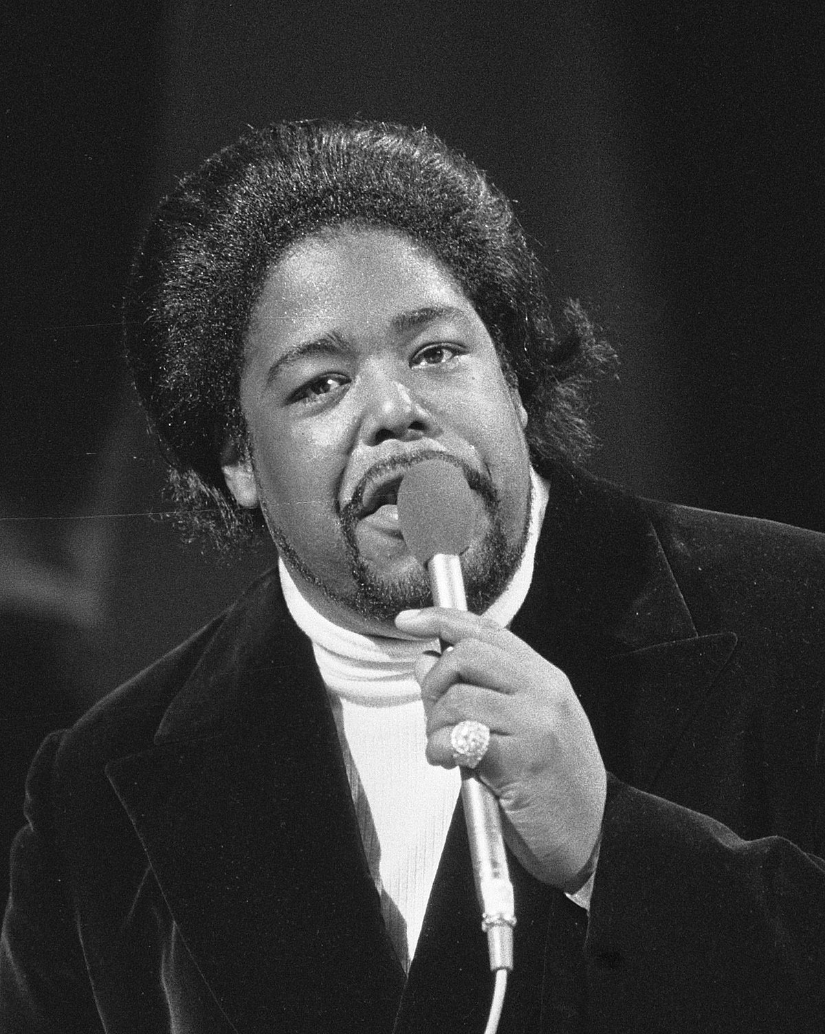 Barry White đã là một trong những ca sĩ và nhạc sĩ nổi tiếng nhất của thế kỷ 20, được biết đến với những bản nhạc đầy tình cảm và đậm chất R&B. Wikipedia cung cấp những thông tin chi tiết về cuộc đời và sự nghiệp của ông, hứa hẹn sẽ là một trải nghiệm thú vị cho những ai muốn tìm hiểu về Barry White.