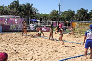 Deutsch: Beachhandball bei den Olympischen Jugendspielen 2018; Tag 4, 10. Oktober 2018; Mädchen, Vorrunde, Gruppe A - Venezuela-Paraguay 1:2 English: Beach handball at the 2018 Summer Youth Olympics at 10 October 2018 – Girls Preliminary Round Group A - Venezuela-Paraguay 1:2