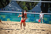 Deutsch: Beachvolleyball bei den Olympischen Jugendspielen 2018; Tag 8, 14. Oktober 2018; Mädchen, Achtelfinale – Bolivien-Puerto Rico 0:2 (18–21/18–21 ) English: Beach volleyball at the 2018 Summer Youth Olympics at 14 October 2018 – Girls Round of 16 – Bolivia-Puerto Rico 0:2 (18–21/18–21 )