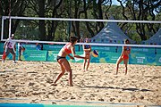 Deutsch: Beachvolleyball bei den Olympischen Jugendspielen 2018; Tag 8, 14. Oktober 2018; Mädchen, Achtelfinale – Bolivien-Puerto Rico 0:2 (18–21/18–21 ) English: Beach volleyball at the 2018 Summer Youth Olympics at 14 October 2018 – Girls Round of 16 – Bolivia-Puerto Rico 0:2 (18–21/18–21 )