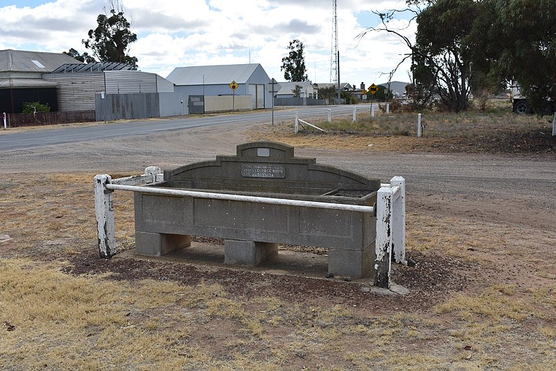 File:Beulah Bills Horse Trough 001.JPG