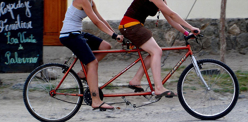 Cómo ir en una bicicleta tándem - 6 pasos