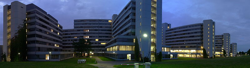 File:Bielefeld Universität Nachts 2012-07-18.jpg