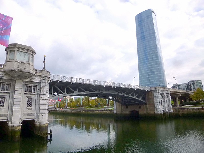 File:Bilbao - Puente de Deusto y Torre Iberdrola 1.jpg