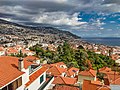 Blick über die Dächer von Funchal auf Madeira (50028554446).jpg