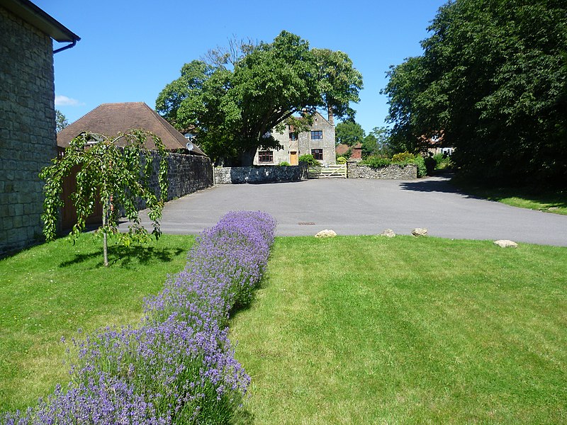 File:Boughton Place - geograph.org.uk - 3050092.jpg