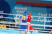 Deutsch: Boxen bei den Olympischen Jugendspielen 2018 Tag 12, 18. Oktober 2018 - Finale im Leichten Weltergewicht Jungen – Ilia Popov (Russland, rot) schlägt Talgat Shaiken (Kasachstan, blau) 4-1; Ringrichter ist James Beckles (Trinidad und Tobago). English: Boxing at the 2018 Summer Youth Olympics on 18 October 2018 – Final Light Welterweight Boys Bout - Ilia Popov (Rusia, rojo) supera a Talgat Shaiken (Kazajstán, azul) 4-1; Referee is James Beckles (Trinidad and Tobago). Español: Boxeo en los Juegos Olímpicos Juveniles de Verano de 2018 en 18 de octubre de 2018 - Chicos de peso welter ligero final: Ilia Popov (Uzbekistán, roja) le gana a Talgat Shaiken (Egipto, azul) 4-1; El árbitro es James Beckles (Trinidad y Tobago).