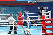 Deutsch: Boxen bei den Olympischen Jugendspielen 2018 Tag 12, 18. Oktober 2018 - Finale Leichtgewicht Mädchen – Oriana Saputo (Argentinien, blau) schlägt Emma Lawson (Australien, rot) 5-0; Ringrichter ist José Romero (Spanien). English: Boxing at the 2018 Summer Youth Olympics on 18 October 2018 – Girls' lightweight Bronze Medal Bout – Oriana Saputo (Argentina, blue) wins over Emma Lawson (Australie, red) 5-0; Referee is José Romero (Spain). Español: Boxeo en los Juegos Olímpicos Juveniles de Verano de 2018 en 18 de octubre de 2018 - Combate de medalla de bronce de las niñas: Oriana Saputo (Argentina, azul) gana a Emma Lawson (Australie, roja) 5-0; Árbitro es José Romero (España).