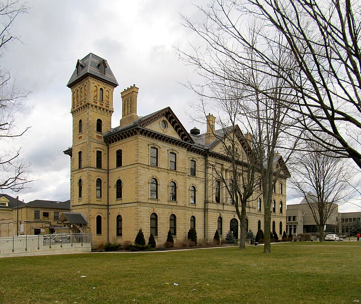 File:Brant Courthouse 2011 3.jpg