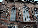 Façade gothique de l'hôtel de ville de Brême, Allemagne, brique avec sculptures de pierre (grès)