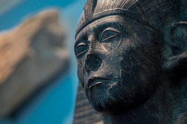Le souverain. Granit noir, British Museum.