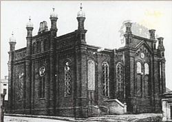 בית כנסת בבז'ז'יני בתצלום מראשית המאה ה-20