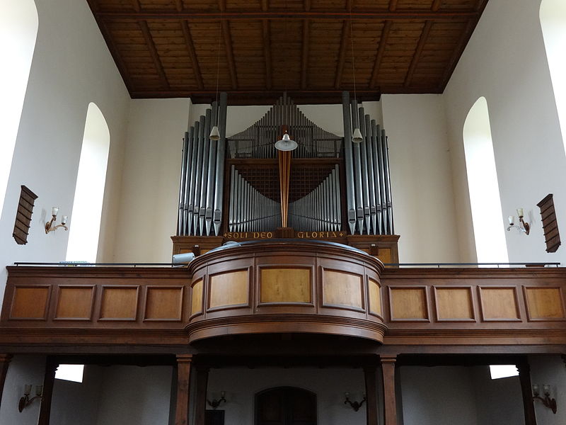 File:Buckow (Märkische Schweiz) Stadtpfarrkirche Empore mit Orgel.JPG