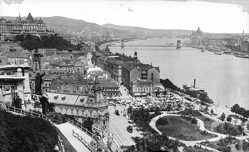 File:Budapest. Blick vom Gellert zum Burgpalast, 1907 - Fortepan 277810.jpg