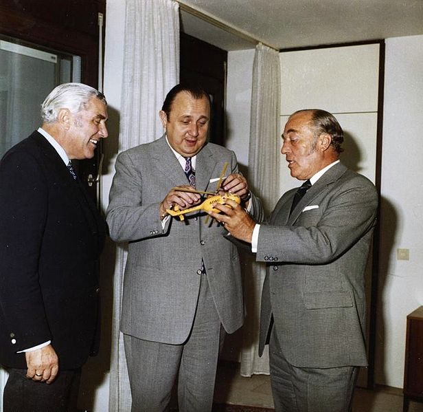 File:Bundesarchiv B 422 Bild-0063, Bonn, Franz Stadler, Hans-Dietrich Genscher.jpg