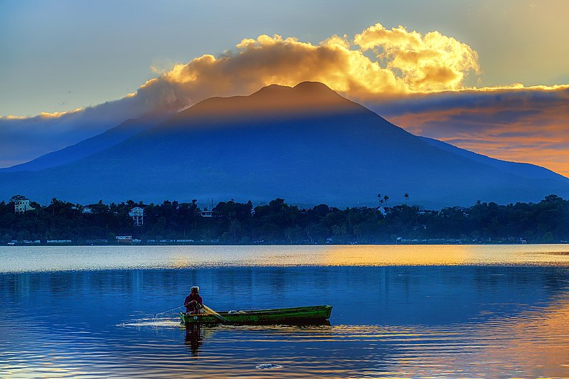 File:Bundok Banahaw.jpg