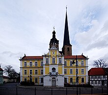 Historisches Rathaus mit Oberkirche im Hintergrund