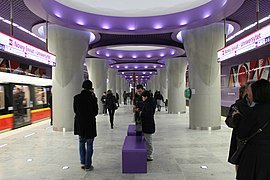 Línea 2 de metro, La estación Nowy Świat-Uniwersytet.