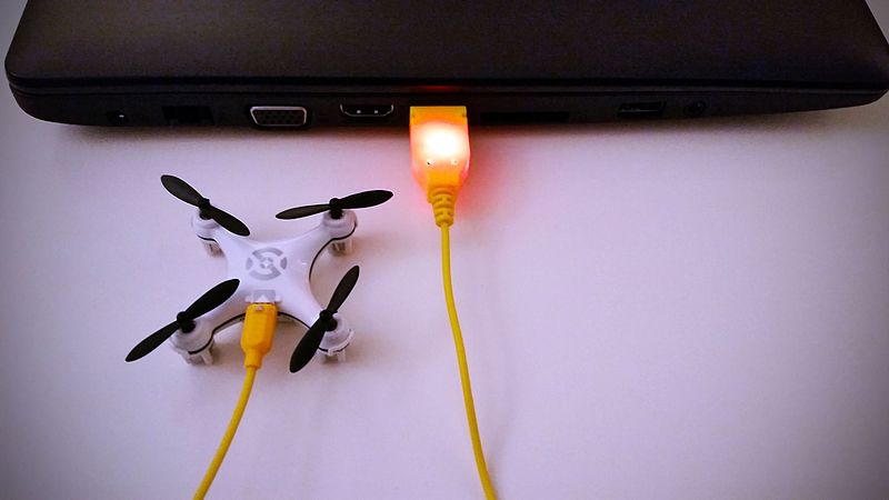 File:CX-10 quadrotor USB charging.jpg