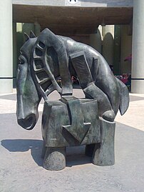 Caballo de circo, scultura di José Luis Cuevas.jpg